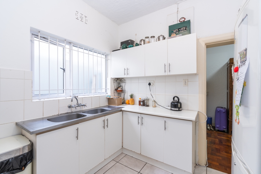 2 Bedroom Property for Sale in Vredehoek Western Cape